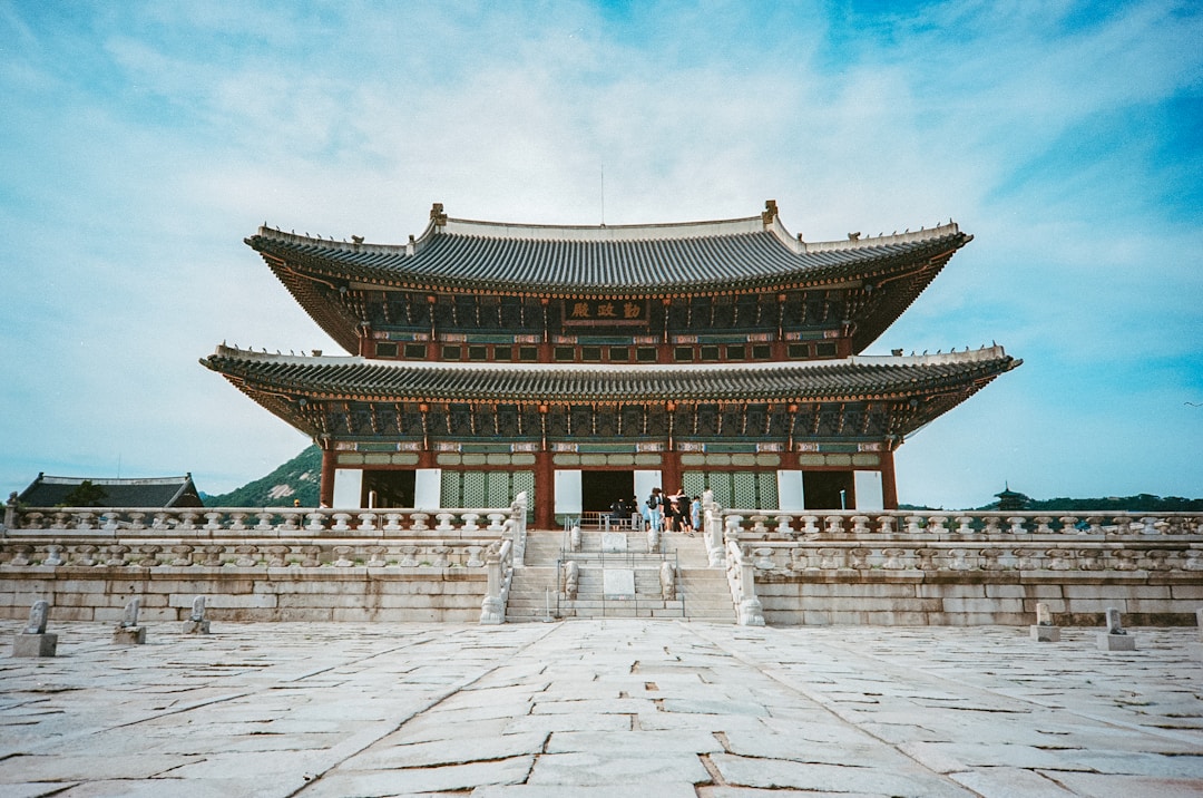 경복궁 근정전 — 광화문을 지나 처음 마주하는 웅장한 정전
